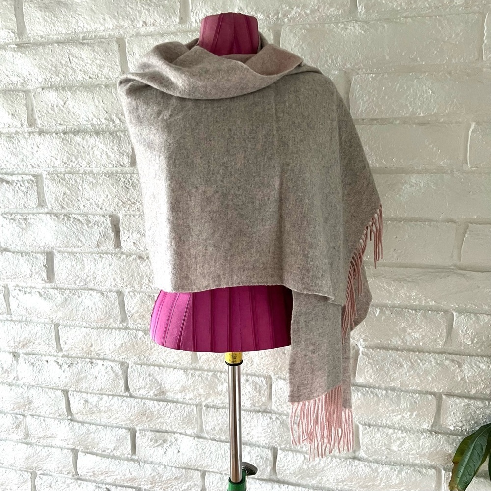 Nina Ricci Gray and Pink Shawl B1-18